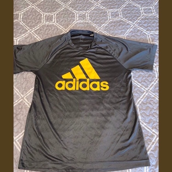 Grey ADIDAS men’s short sleeve tee - Picture 2 of 3